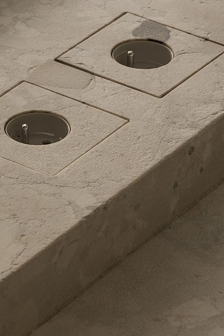 Ugradjena uticnica od kamena