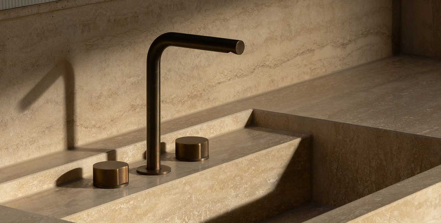 radna povrsina sa sudoperom od kamena